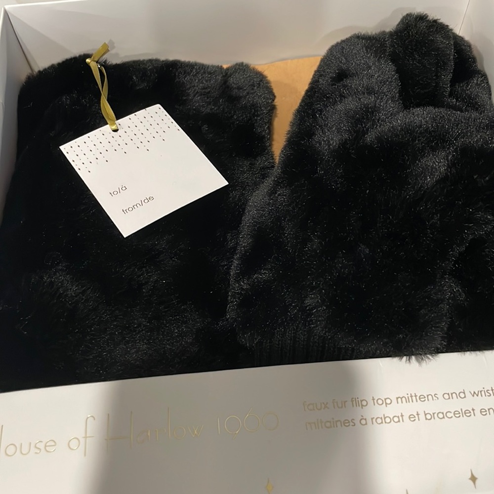 House of Harlow Black Faux Fur flip top mittens and wristlet in gift box. Soft!